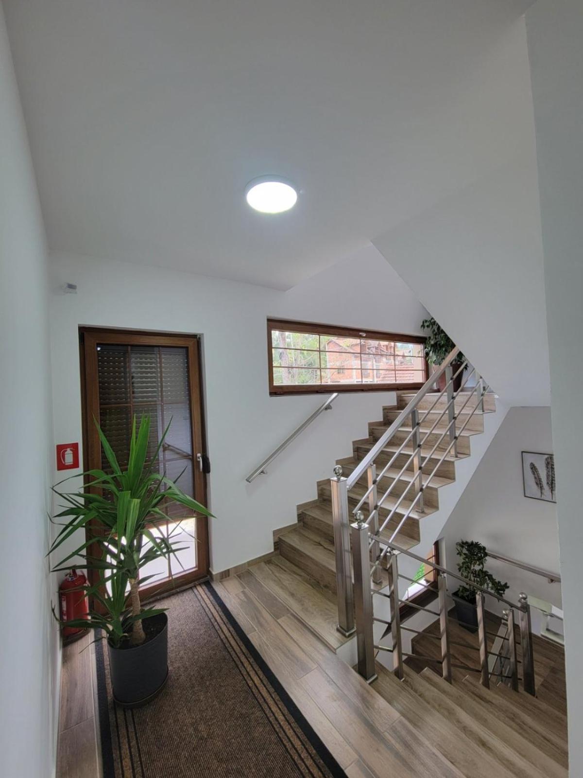 Eleon Motel Брезовица Екстериор снимка