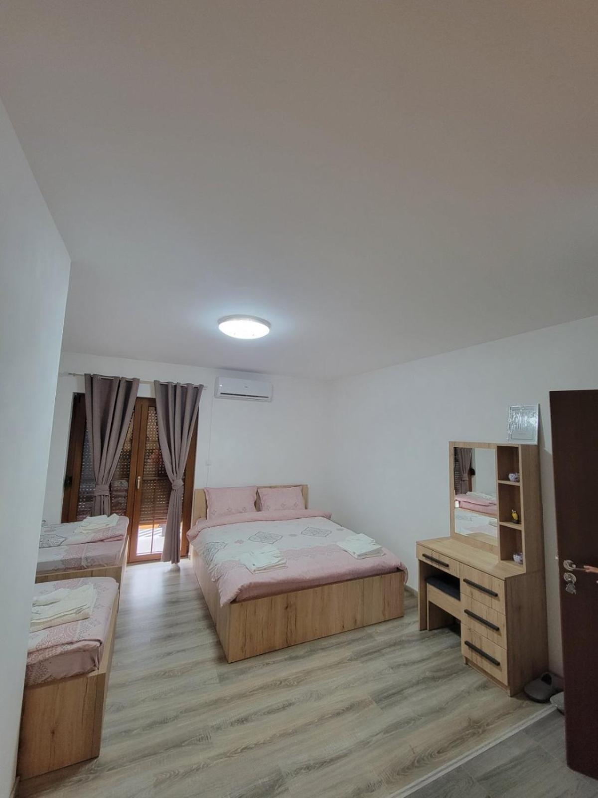 Eleon Motel Брезовица Екстериор снимка