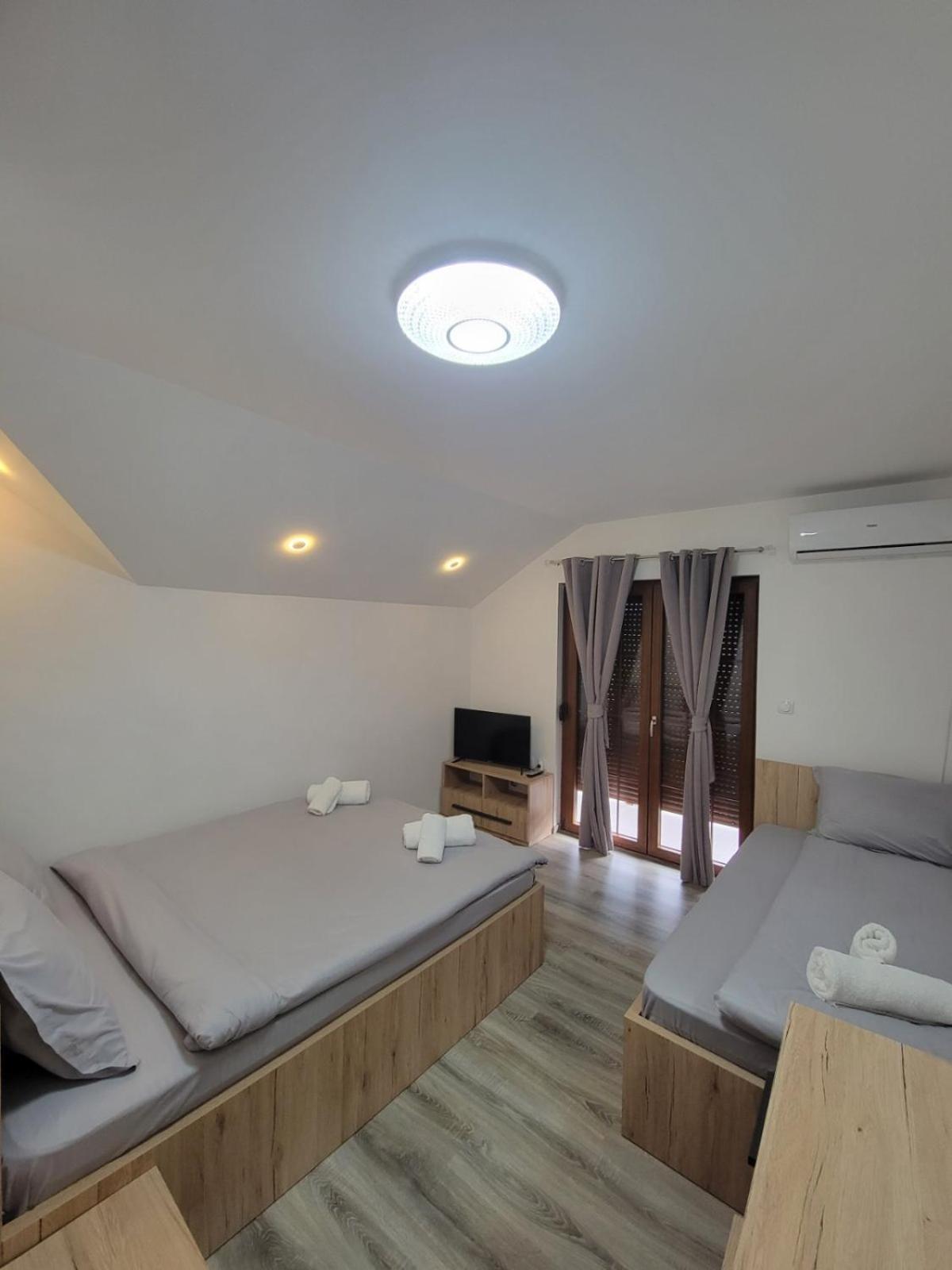 Eleon Motel Брезовица Екстериор снимка